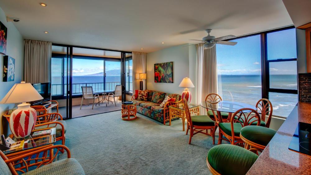 Corner One-Bedroom Apartment with Balcony and Oceanfront View interior